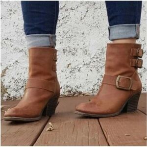 Lucky Brand Tommie Brown Leather Buckle Stacked Heel Ankle Boots, size 7m.